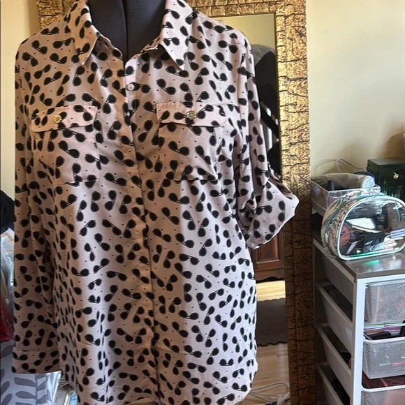 Print Button-Up Blouse - Picture 4 of 6